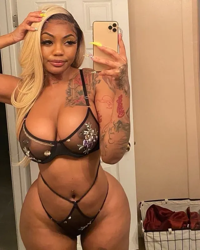 Aïda, 32 ans, dominatrice à Upie