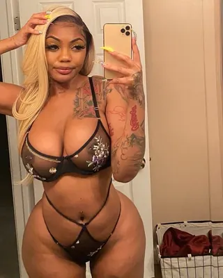 Aïda, 32 ans, dominatrice à Mesnils-sur-Iton