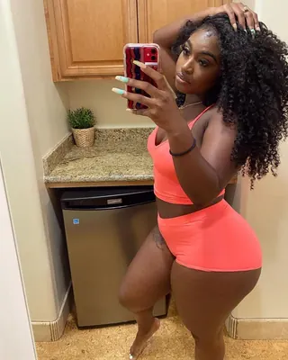 Ornella, 26 ans, dominatrice à Paris